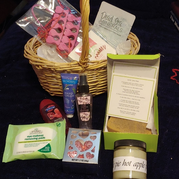 Mom's mini spa - Picture 2 of 2